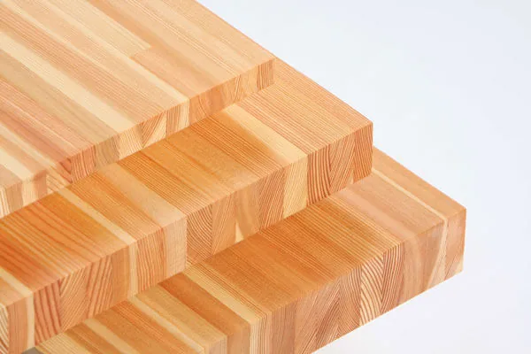 Panneaux de construction en bois massif